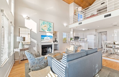 East End House | Rising Sun: Cozy 2 BR Beachfront Home on East End- Sleeps 8, Pet Friendly!