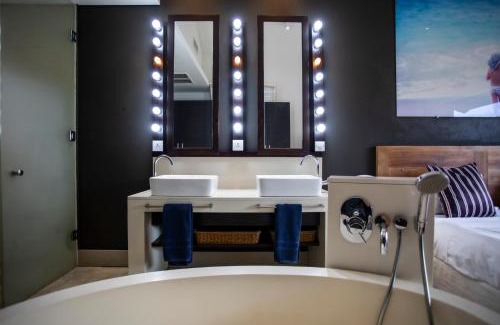 Black River Villa | Rising Sun - Stylish & Comfortable Marina Duplex