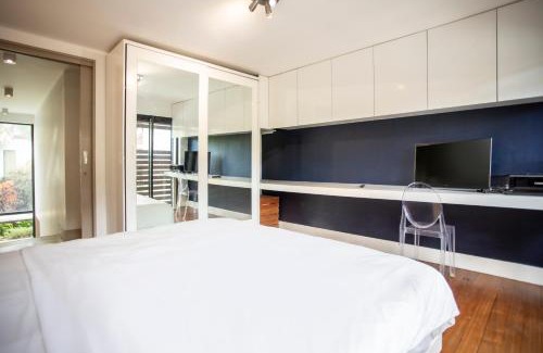 Black River Villa | Rising Sun - Stylish & Comfortable Marina Duplex