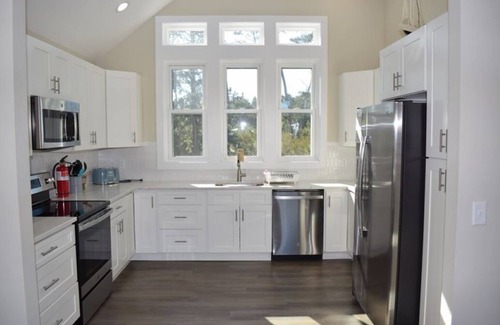 Deep Hole House | Rising Tide-Beautiful House w/Canal Views & Expansive Decks & Outdoor Space
