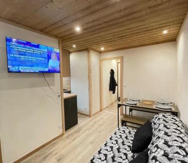 Risoul Apartment | Risoul 1850 studio Résidence LesFlorins2 pour 4 pers avec accès direct sur les pistes