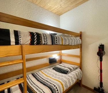 Risoul Apartment | Risoul 1850 studio Résidence LesFlorins2 pour 4 pers avec accès direct sur les pistes