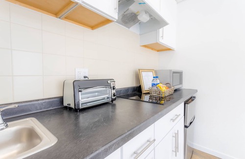 Kutzky Park Apartment | RitaBNB- 2nd #6 · Charming Studio steps away from Mayo