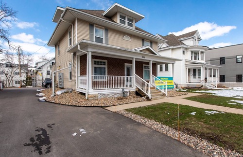Kutzky Park Apartment | RitaBNB-3 blocks to Mayo-SALE Cute Studio on Main Floor 8032