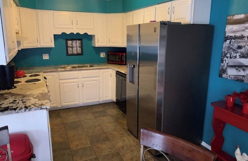 Appleton Apartment | Ritchie’s Apple Place: Teal Waves