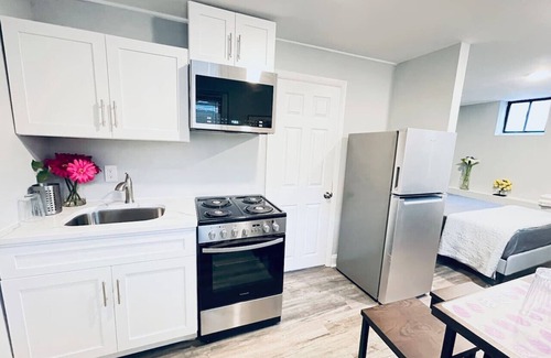 Gayborhood Apartment | Rittenhouse Square close by Kimmel Center Suite