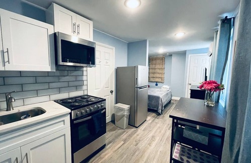 Gayborhood Apartment | Rittenhouse Square close by Kimmel Center Suite