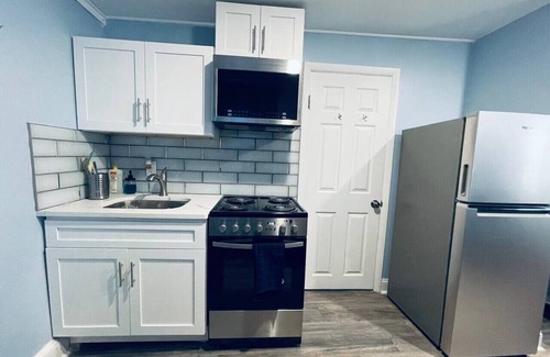 Gayborhood Apartment | Rittenhouse Square close by Kimmel Center Suite