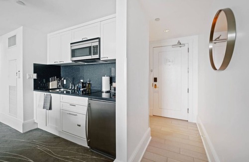 Central Beach Condo | Ritz-Carlton Luxury 1BR Residence - Beachfront