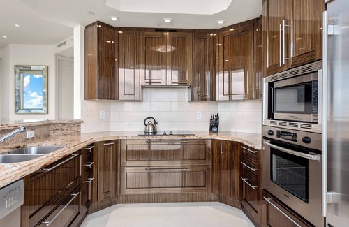Singer Island House | Ritz-Carlton Oceanfront Penthouse - Hotel Amenities ★ by Guaranteed Rental®