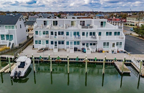 Point Pleasant Beach House | RIV1001 | Waterfront 3BR 2.5ba Townhouse w views, parking, go fishing/crabbing anytime!