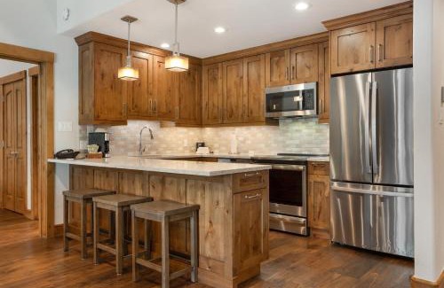 Vail Apartment | Riva Ridge 760 Two Bedroom Premier Location Vail Village