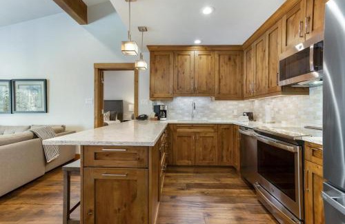 Vail Apartment | Riva Ridge 760 Two Bedroom Premier Location Vail Village