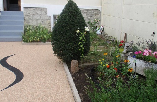 Champigny-sur-Marne Apartment | 'Rive Gauche', 2 steps from Paris, with Garden 'Like at Home'