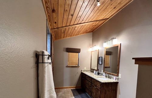 Hunt House | River access house! 3/2 and ping pong barn