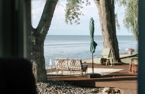 Bay City Cabin | River & Bay Views! Shirley’s Temple! BAY CITY, MI