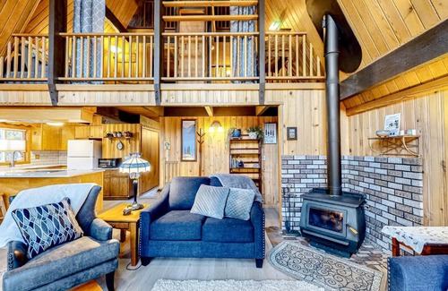 Oregon Water Wonderland House | River Bend Chalet
