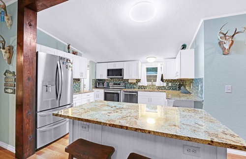New Braunfels House | River Bend Retreat 2 Homes for 12 Next to Lake Dunlap