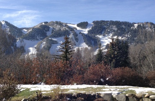 Aspen House | River Bluff Townhome Best In Aspen 3 BR/3BA Luxury Condo
