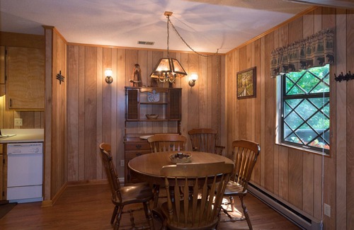 Pineola Cabin | River Cabin in the Blue Ridge Mountains (Land Harbor)