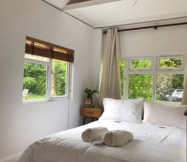 Shepperton House | River Cabin Retreat