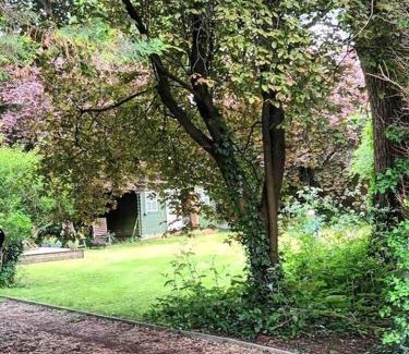 Shepperton House | River Cabin Retreat