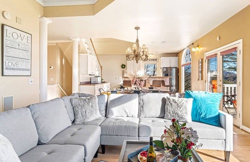 Ellijay House | River Castle Retreat | Fairytale Views & Stay