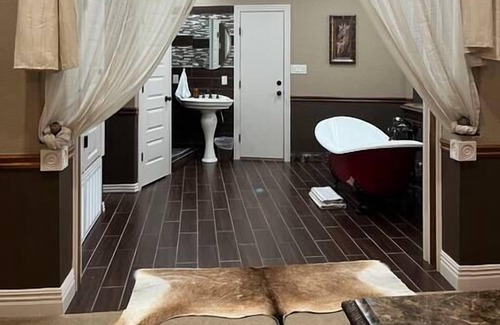 Cecil Apartment | River Chase Luxury Suite