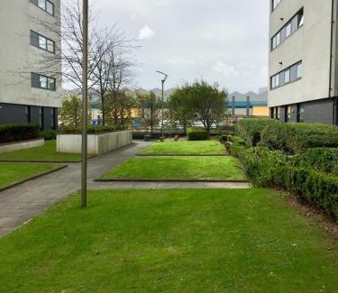 North West Apartment | River Clyde West End Apartment - 2 Bedrooms