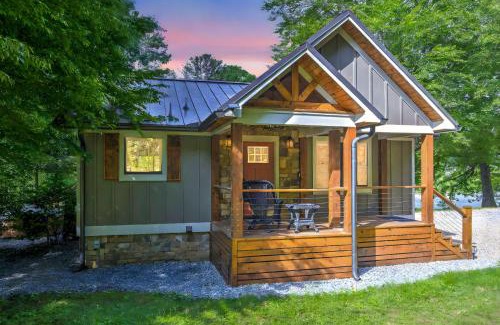 Dial House | River Cottage of Blue Ridge - Outdoor Lounge with Gorgeous Views + a Hot Tub and Firepit!