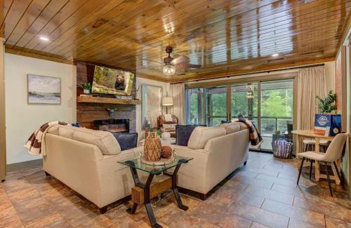Dial House | River Cottage of Blue Ridge - Outdoor Lounge with Gorgeous Views + a Hot Tub and Firepit!