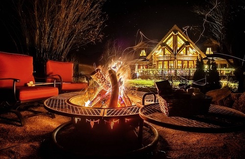 South Fork House | River Crest Cabins, River Front Luxury Log Home, Slps 20, Hot Tub, Chefs Kitchen