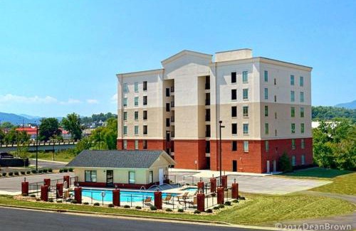 Sevierville Apartment | River Crossing #405