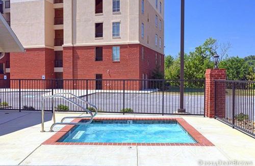 Sevierville Apartment | River Crossing #405