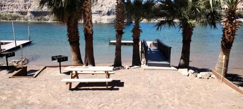 Bullhead City Apartment | River Escape