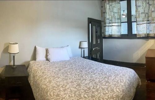 Stratford Apartment | River Facing Condo - 2 bedroom w/kitchen 3rd floor