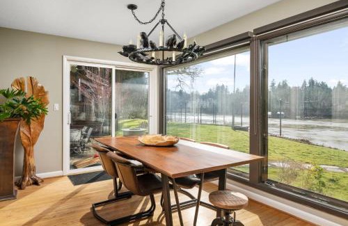 Oak Grove House | River Forest Retreat