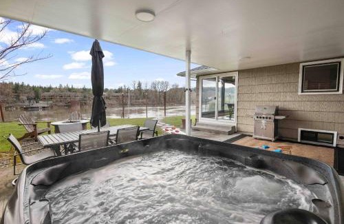 Oak Grove House | River Forest Retreat