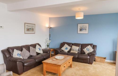 Whitby House | River Forge