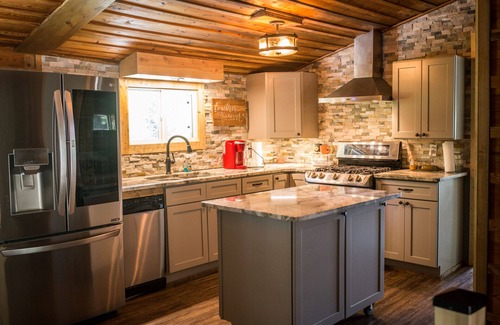 Berryville House | River front cabin