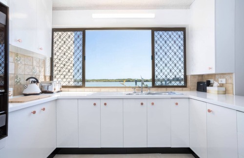 Maroochydore House | River Front Escape Short Walk to Ocean Street