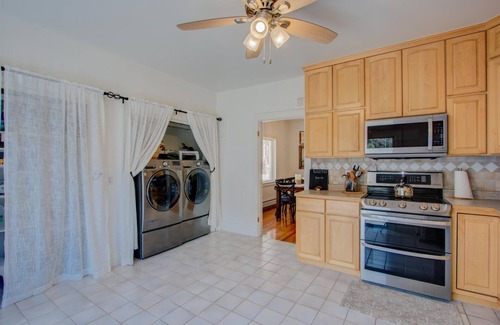 Estes Park House | River Front Home, Hot Tub, Game Room, Disc Golf Course, Walk 2 Town!
