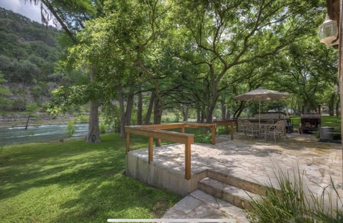 New Braunfels House | River Front House sleeps 25