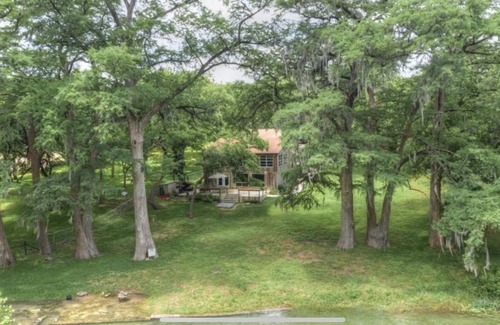 New Braunfels House | River Front House sleeps 25