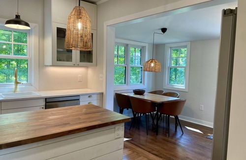 Wittenberg House | River Front l Dog Friendly l King Bed l Gourmet Kitchen l Fishing l Trout Stream