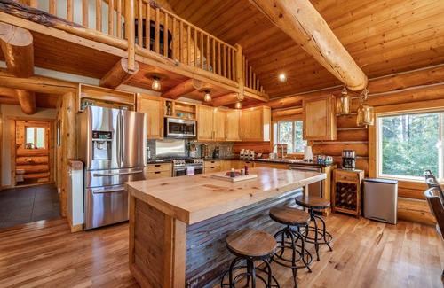 Leavenworth Cabin | River Front lodge close tonLeavenworth, winerys, golfnnnnnnSTR Permit # 000230