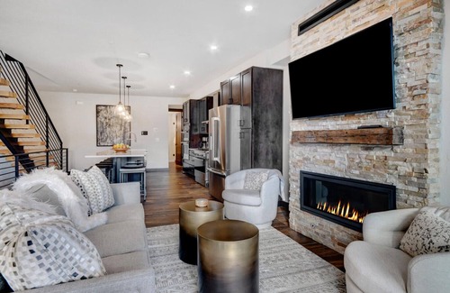 Winter Park House | River Front Luxury Villa 244 I Private Hot Tub I Great Views I Best Price I Discounted Attractions