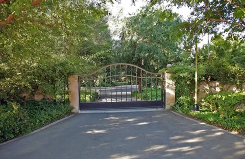 Bakersfield Villa | River front oasis on 2.5 acre’s