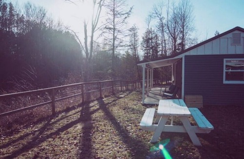 Free Soil House | RIVER FRONT-Pet Friendly-Couples-Nature-Firepit