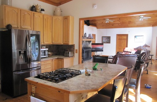 Cleveland House | River Front Property, Local Wineries, fun and relaxing, Enjoy sounds of River